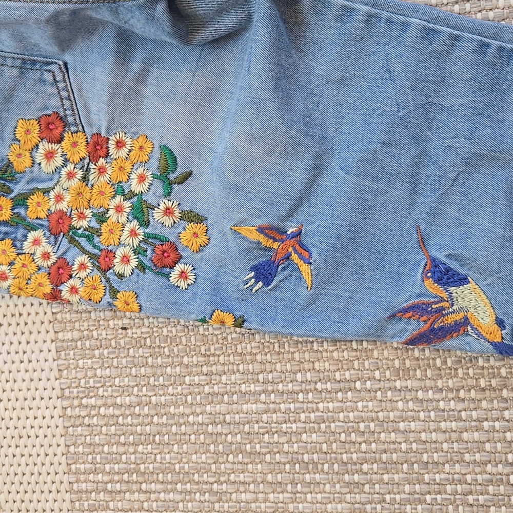 Free People Jeans Size 26 Embroidered Hummingbird Floral Jeans - Picture 5 of 6